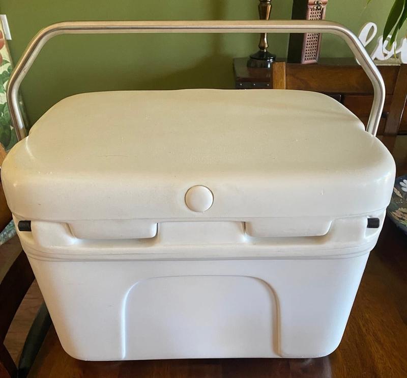 YETI Roadie 15 Side Profile